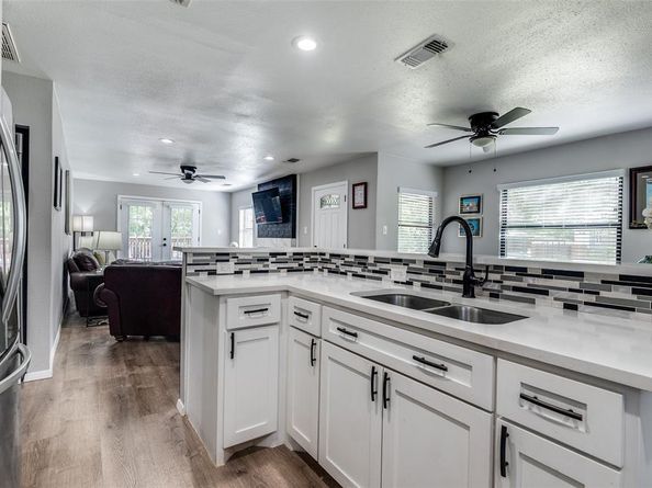 2717  El Tivoli Drive , Dallas Texas 75211