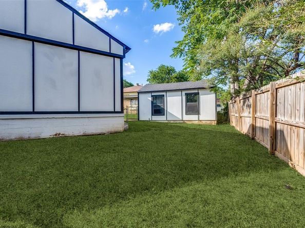 2717  El Tivoli Drive , Dallas Texas 75211