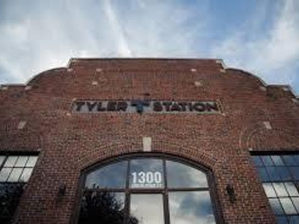 2717  El Tivoli Drive , Dallas Texas 75211