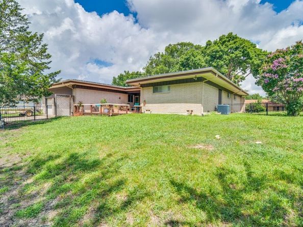 1706  Iroquois Drive , Garland Texas 75043