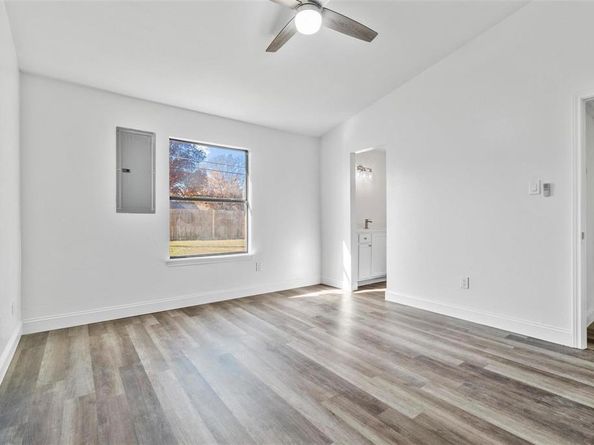 5326  Creek Valley Drive , Arlington Texas 76018