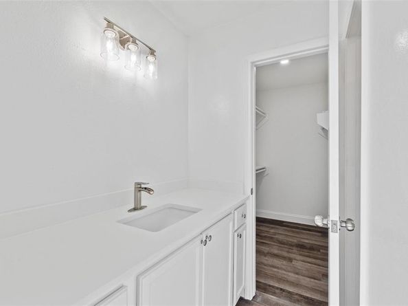 5326  Creek Valley Drive , Arlington Texas 76018