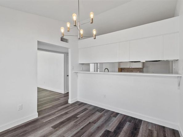 5326  Creek Valley Drive , Arlington Texas 76018