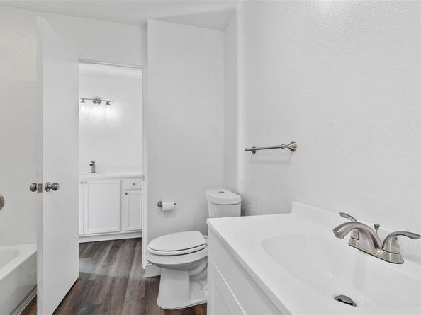 5326  Creek Valley Drive , Arlington Texas 76018