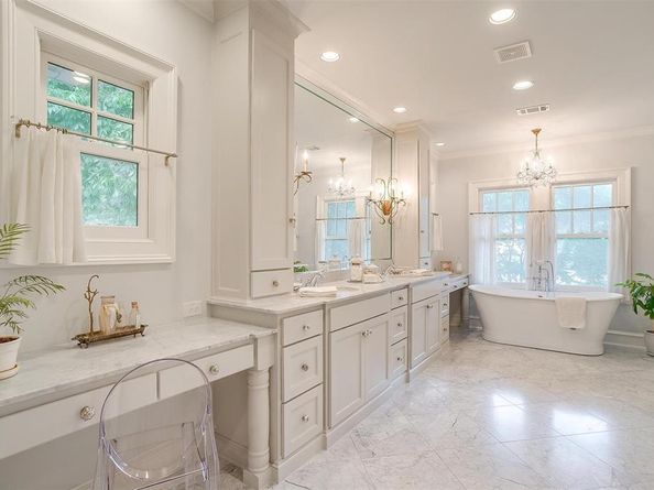 1945  Chatburn Court , Fort Worth Texas 76110