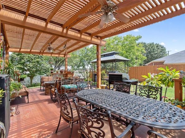 1003  Stonebrook Drive , Grand Prairie Texas 75052
