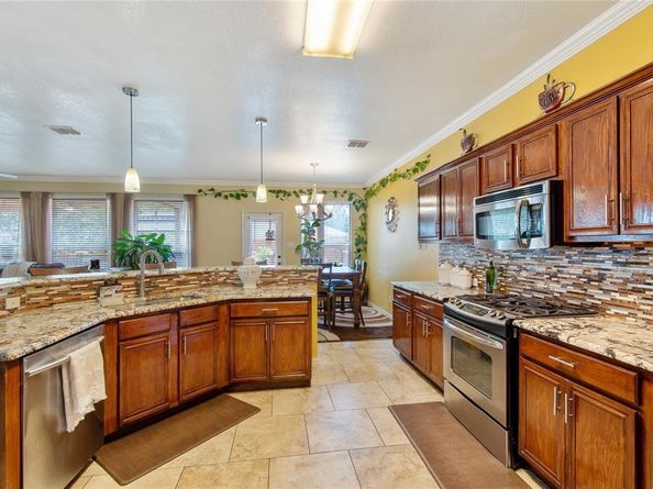 1003  Stonebrook Drive , Grand Prairie Texas 75052