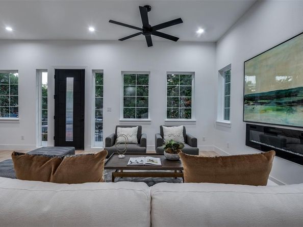 324 N Patton Avenue , Dallas Texas 75203