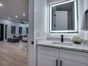 324 N Patton Avenue , Dallas Texas 75203