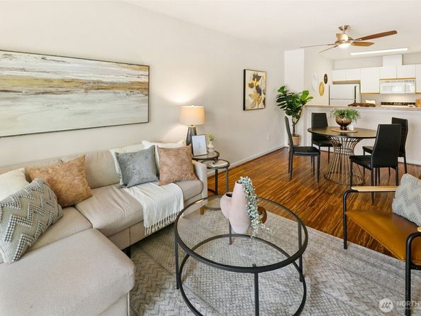 9750 Greenwood Avenue N 203, Seattle WA 98103