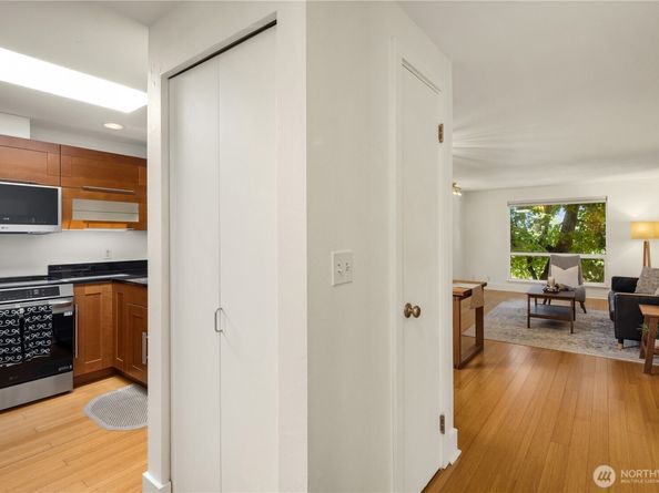 7323 Sand point Way NE 312, Seattle WA 98115