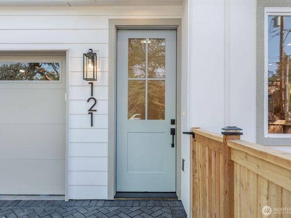 121 N 136th Street, Seattle WA 98133