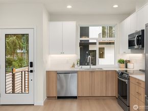 10835 11th Avenue NE, Seattle WA 98125