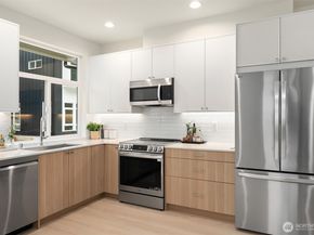 10835 11th Avenue NE, Seattle WA 98125