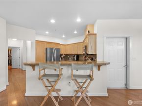22627 NE Alder Crest Drive 102, Redmond WA 98053