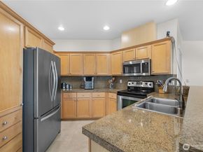 22627 NE Alder Crest Drive 102, Redmond WA 98053