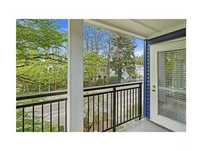 18210 73rd Avenue NE 201, Kenmore WA 98028