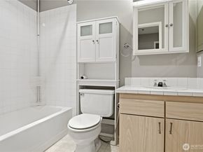 18210 73rd Avenue NE 201, Kenmore WA 98028
