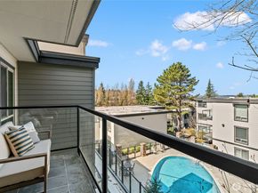 3212 81st Place SE C301, Mercer Island WA 98040