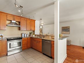 3212 81st Place SE C301, Mercer Island WA 98040