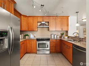 3212 81st Place SE C301, Mercer Island WA 98040