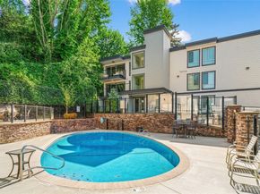 3212 81st Place SE C301, Mercer Island WA 98040