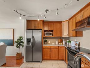 3212 81st Place SE C301, Mercer Island WA 98040