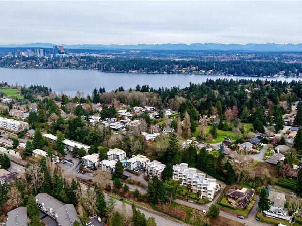 3212 81st Place SE C301, Mercer Island WA 98040