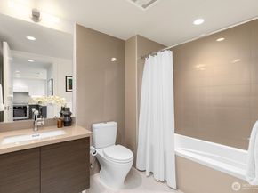 588 Bell Street 2102S, Seattle WA 98121