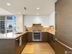 588 Bell Street 2102S, Seattle WA 98121