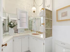 2527 Westmont Way W, Seattle WA 98199