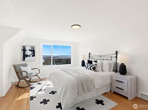 2527 Westmont Way W, Seattle WA 98199
