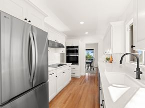 2527 Westmont Way W, Seattle WA 98199