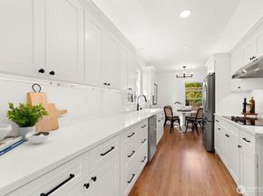 2527 Westmont Way W, Seattle WA 98199