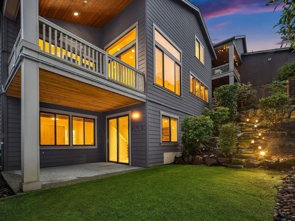 9026 NE 127th Place, Kirkland WA 98034