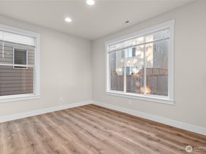 23205 89th Avenue W 8, Edmonds WA 98026
