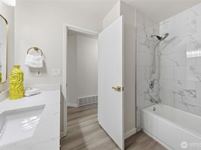 17801 38th Pl W, Lynnwood WA 98037
