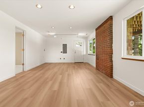 9236 NE 136th Place, Kirkland WA 98034