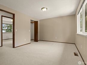 9236 NE 136th Place, Kirkland WA 98034