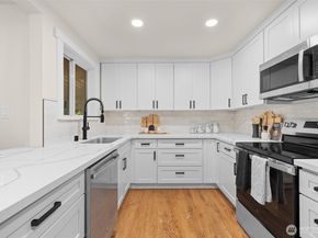 18330 47th Place NE, Lake Forest Park WA 98155