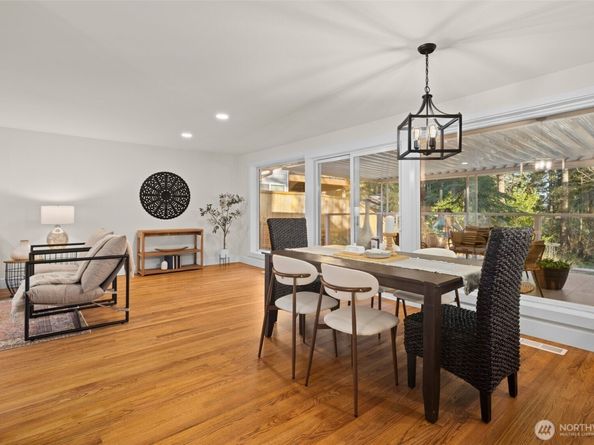 18330 47th Place NE, Lake Forest Park WA 98155