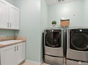 9125 Satterlee Avenue SE, Snoqualmie WA 98065