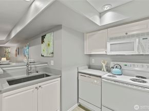 3318 30th Avenue SW B409, Seattle WA 98126
