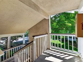19230 Forest Park Drive NE A201, Lake Forest Park WA 98155
