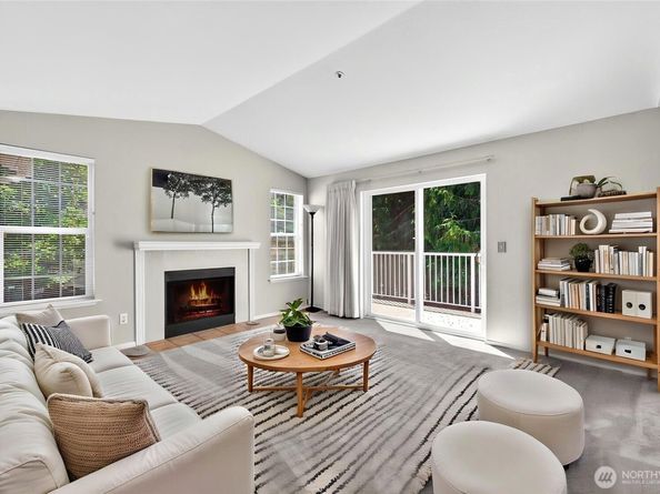19230 Forest Park Drive NE A201, Lake Forest Park WA 98155