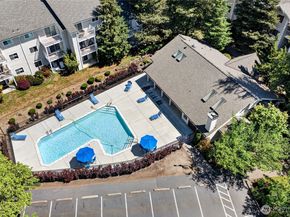 19230 Forest Park Drive NE A201, Lake Forest Park WA 98155