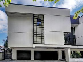 2400 Aurora Avenue N 210, Seattle WA 98109
