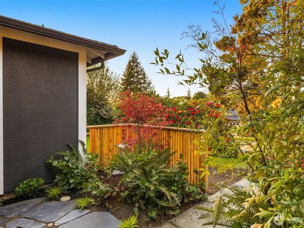2001 SE 17th Court S, Renton WA 98055