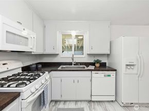 17023 113th Avenue SE, Renton WA 98055