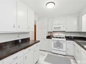 17023 113th Avenue SE, Renton WA 98055
